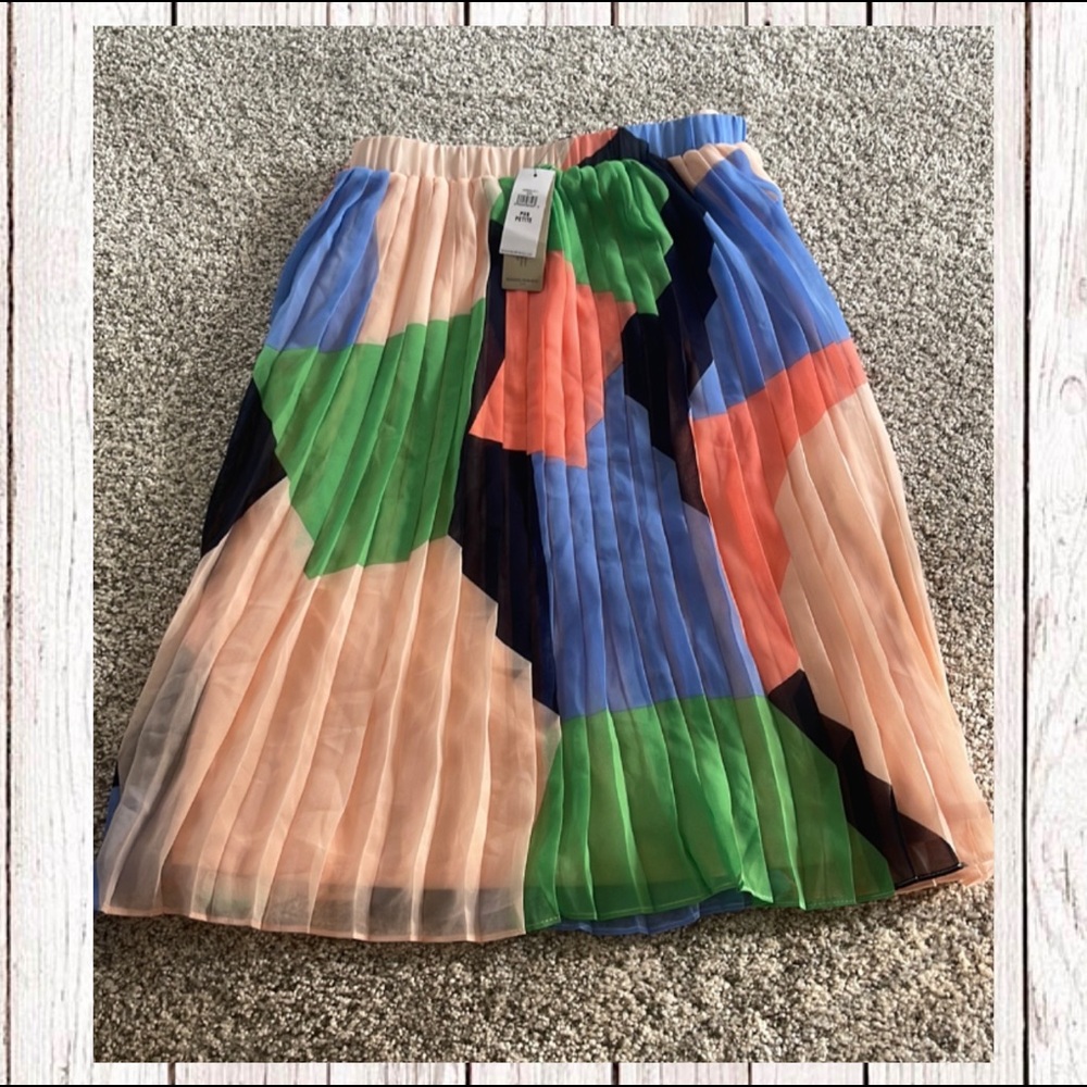 Banana republic beautiful sheer geometric print skirt NWT